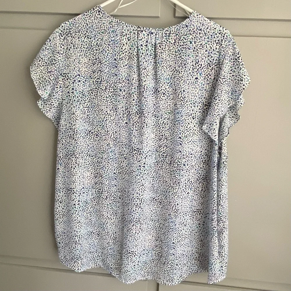 Carolina Belle (Dress Barn) Blue and White Flutter Sleeve Blouse Size 1X - Picture 5 of 7